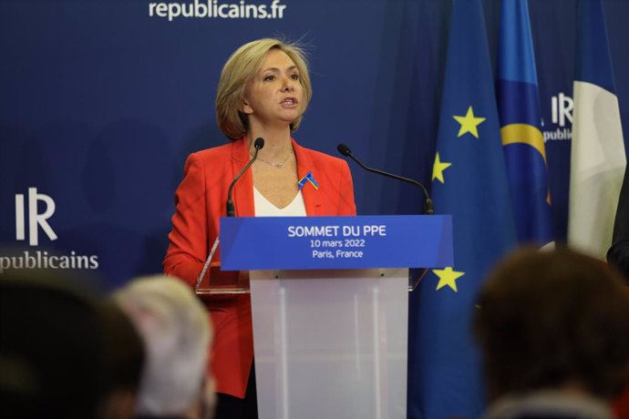 HANDOUT - 10 March 2022, France, Versailles: Valerie Pecresse, Ile-de-France region President and candidate of the French right-wing party Les Republicains for presidential elections, speaks at a press conference at the end of a meeting of the European 