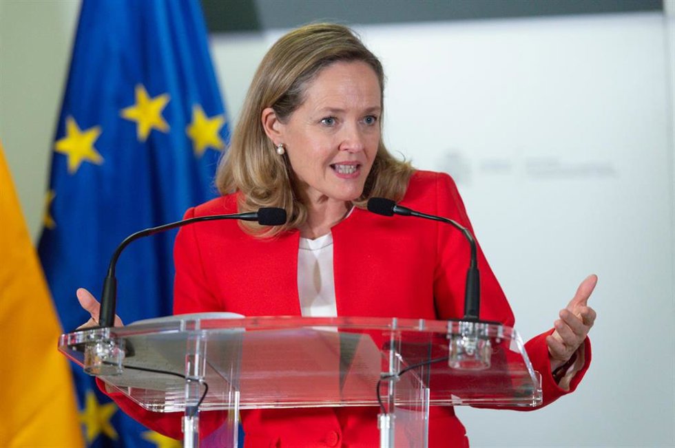 La vicepresidenta primera y ministra de Asuntos Económicos y Transformación Digital, Nadia Calviño, comparece en la rueda de prensa, tras su reunión con el ministro de finanzas alemán, en el Ministerio de Asuntos Económicos.
