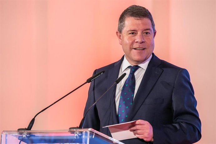 El presidente regional, Emiliano García-Page, en la asamblea de la FEV.