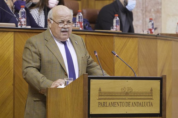 Archivo - El consejero de Sanidad, Jesús Aguirre