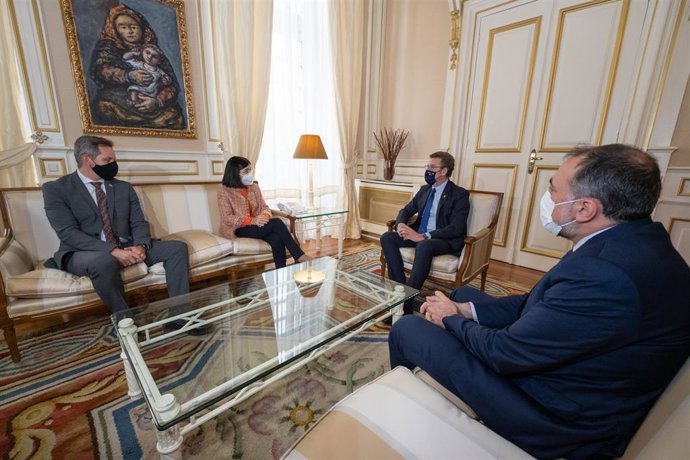 El presidente de la Xunta, Alberto Núñez Feijóo, se reúne con la ministra de Sanidad, Carolina Darias, y el conseleliro de Sanidade, Julio García Comesaña.