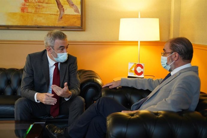 El eurodiputado de Ciudadanos, Luis Garicano, se reúne en Zaragoza con el presidente de Aragón, Javier Lambán, para abordar cuestiones relativas a los fondos europeos.