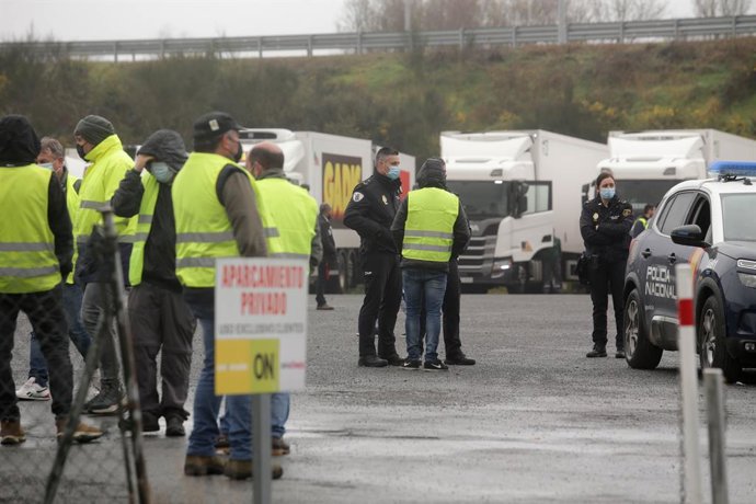 Nadela, Lugo. Tercera jornada de paro de transporte