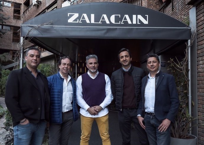 En el centro David Valderrey, fundador de Kachopo King