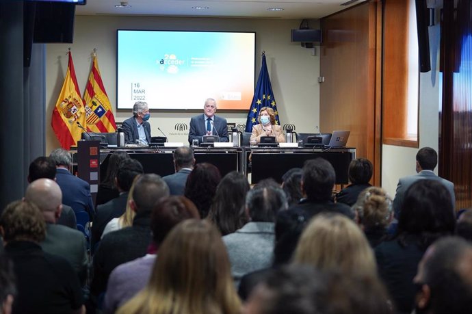 El presidente de las Cortes de Aragón, Javier Sada, ha inaugurado el evento.
