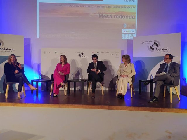 Mesa redonda en el foro.