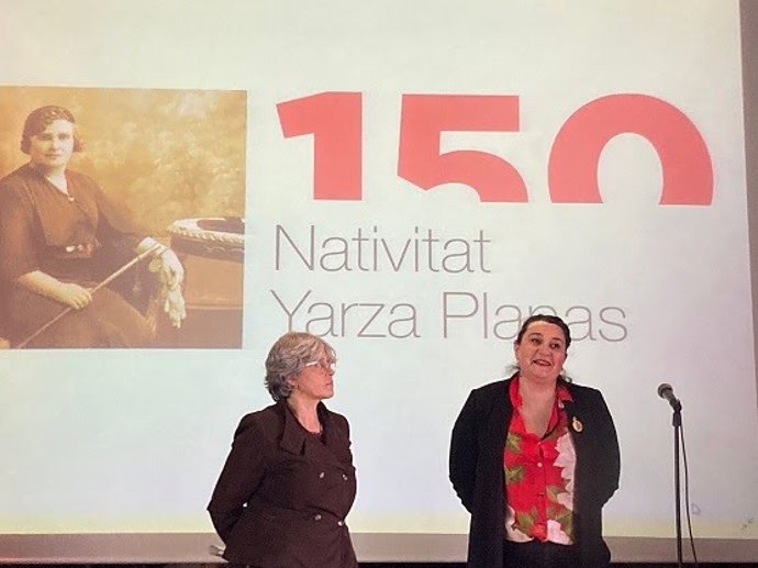 (D-I) La Presidenta Del ICD, Meritxell Benedí, Y La Comisaria Del Año Nativitat Yarza, Carme Porta