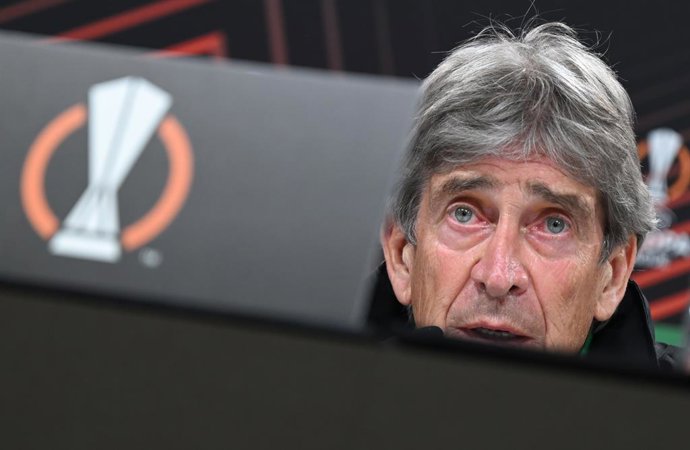 16 March 2022, Hessen, Frankfurt: Real Betis Head coach Manuel Pellegrini speaks during a press conference of the team ahead of Thursday's UEFAEuropa League second leg soccer match against Eintracht Frankfurt. Photo: Arne Dedert/dpa