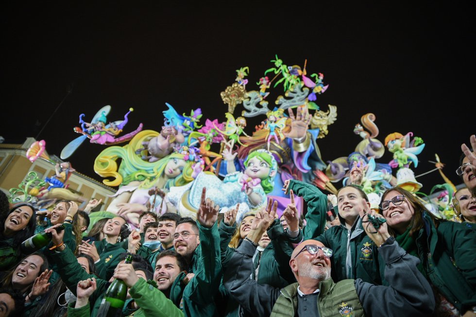 La comisión Convento Jerusalén celebra su primer premio de Sección Especial de las Fallas 2022