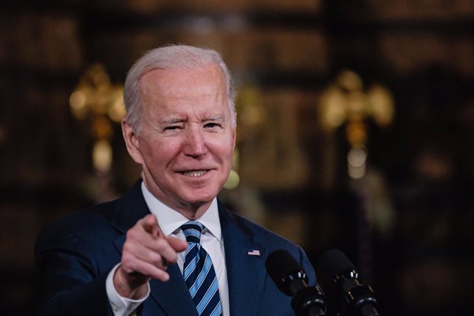 17 February 2022, US, Lorain: US President Joe Biden delivers remarks about the infrastructure law at the Lorain Shipyards. Photo: Andrew Dolph/ZUMA Press Wire/dpa