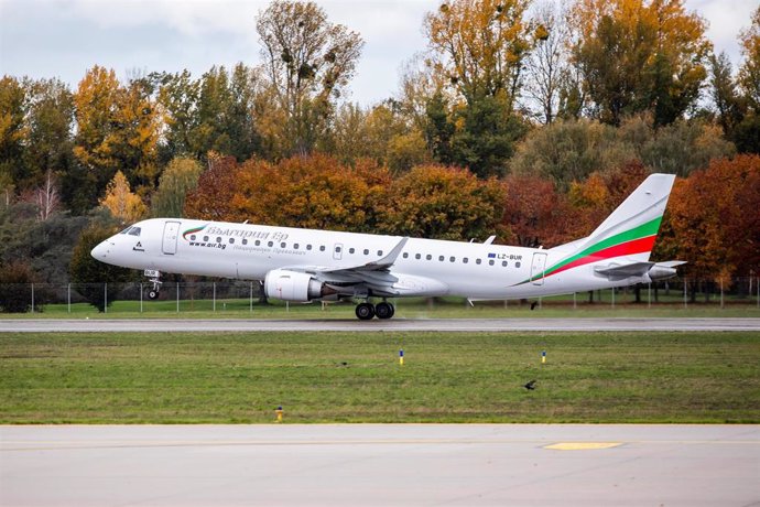 Archivo - 28 October 2020, Baden-Wuerttemberg, Rheinmünster: A plane with deported people takes off from Baden Airpark. The Hamburg Refugee Council had criticized the deportation in advance. Photo: Philipp von Ditfurth/dpa