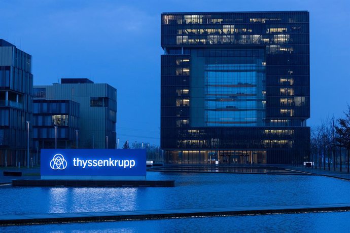 Archivo - FILED - 18 November 2021, North Rhine-Westphalia, Essen: A general view of the thyssenkrupp's headquarters before the annual press conference. German industrial engineering and steel production conglomerate thyssenkrupp AG plans to break out i