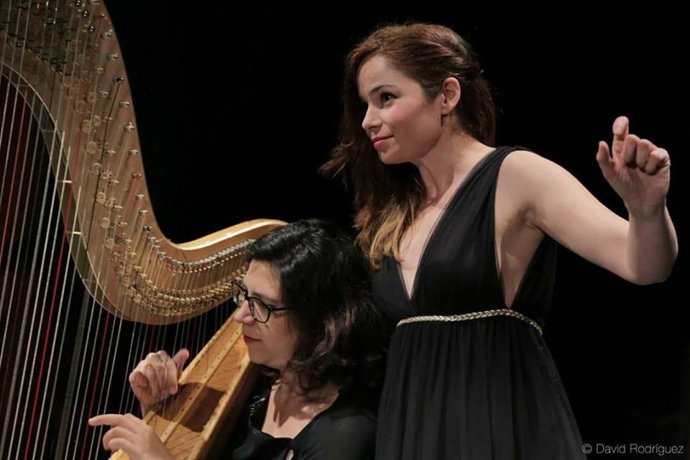 El dúo valenciano De Soprano y Arpa, integrado por la arpista Úrsula Segarra y la soprano Quiteria Muñoz, junto a la psicóloga Amanda Meliá de Alba.