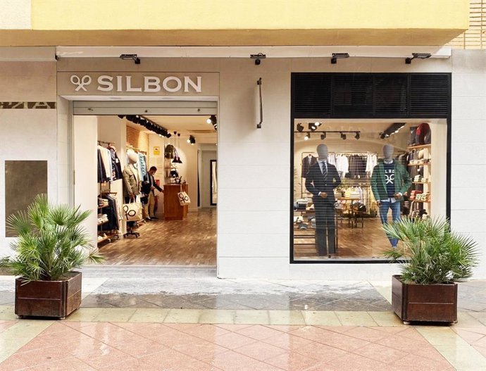 La firma de moda cordobesa Silbon abre nueva tienda física en el Pasaje del Comercio, 4 de Linares (Jaén).