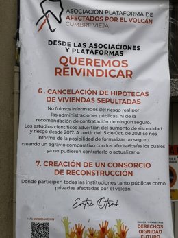 Una de las pancartas retiradas por personal del Ayuntamiento de Los Llanos de Aridane el día antes de la Conferencia de Presidentes