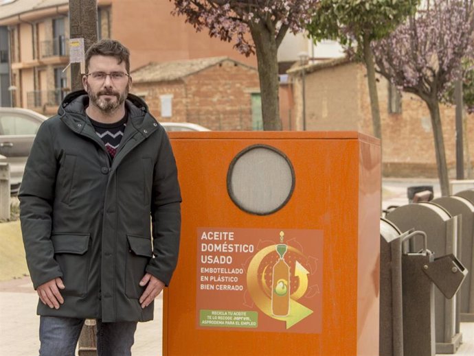 Villamediana instala 7 nuevos contenedores para el reciclaje de aceite doméstico usado