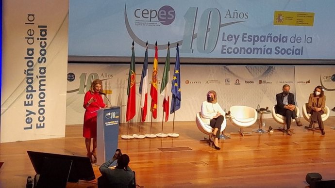 La vicepresidenta segunda y ministra de Trabajo, Yolanda Díaz, en el acto de CEPES