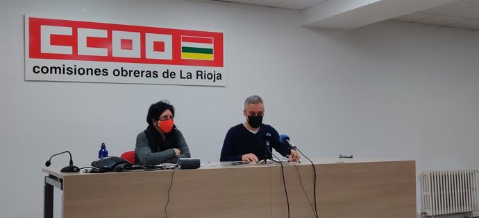 Comparecencia de prensa del secretario general de CCOO, Jorge Ruano, y la responsable de la Secretaría de Salud Laboral y Medioambiente de CCOO de La Rioja, Eva Fernández.
