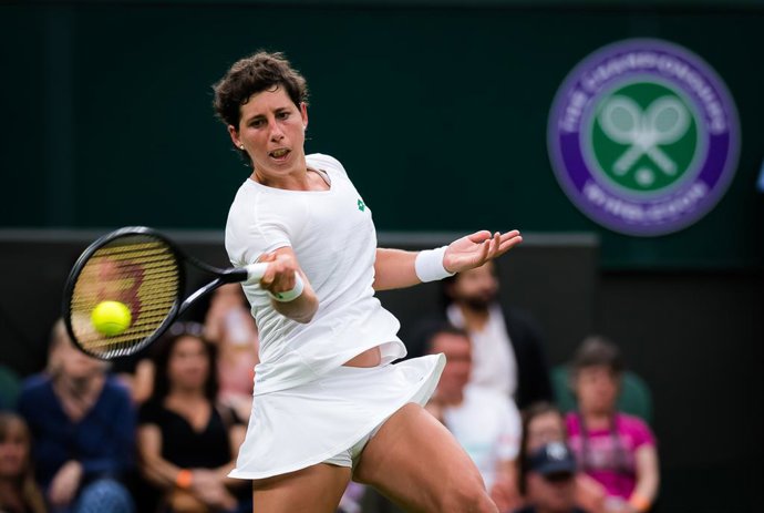 Archivo - Carla Suarez Navarro of Spain in action during the first round of the 2021 Wimbledon Championships Grand Slam tennis tournament against Ashleigh Barty of Australia