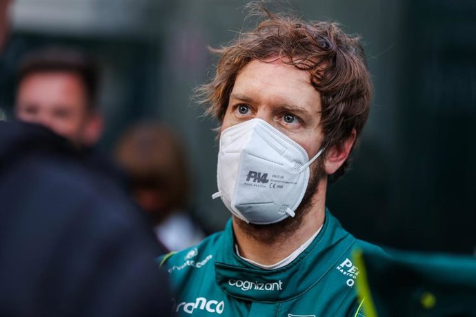 El piloto alemán de Aston Martin F1 Team AMR22, Sebastian Vettel, durante los test en el Circuito de Barcelona-Catalunya.