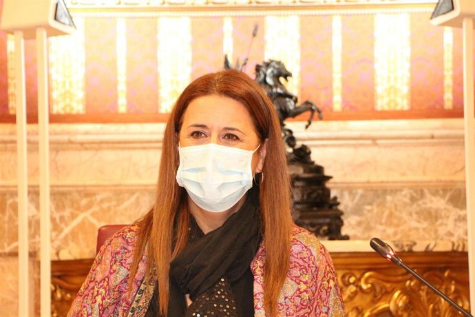 La delegada de Presidencia y Hacienda, Sonia Gaya, en el Pleno municipal.