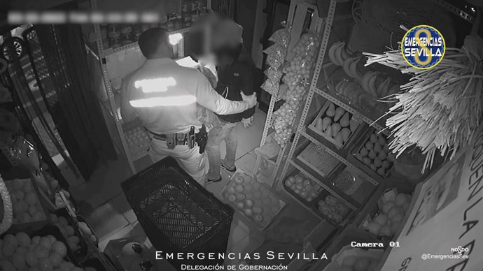 El ahora detenido fue sorprendido in fraganti robando en la frutería de la Ronda de Capuchinos.