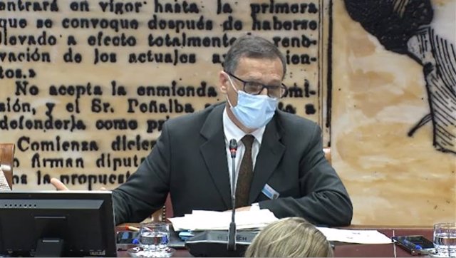 El presidente de la Sociedad Española de Medicina Interna (SEMI), el doctor Jesús Díez Manglano, comparece en la Comisión de Sanidad y Consumo del Senado.