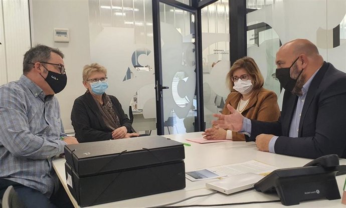 Reunión de representantes del PP de Palma en la Oficina de la Defensora de la Ciudadanía.