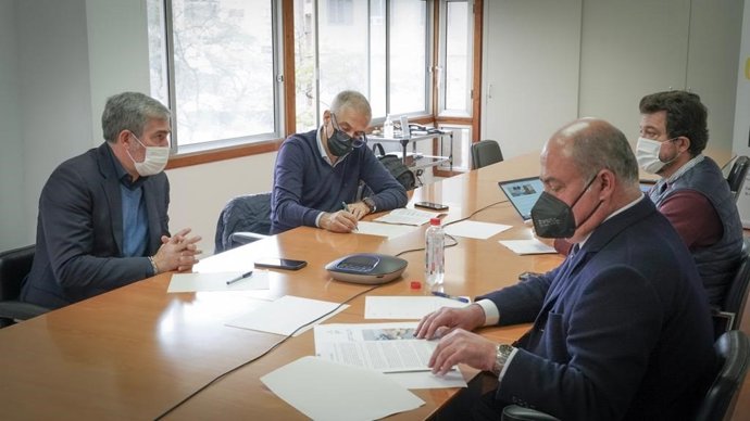 El secretario general nacional de CC-PNC, Fernando Clavijo, se reúne con el presidente de la Asociación Industrial de Canarias (Asinca), Virgilio Correa