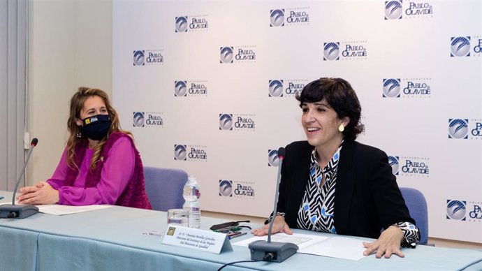 La delegada del Rector para la Igualdad de Género de la UPO y la directora del Instituto de las Mujeres, en el ciclo de seminarios por el 8M