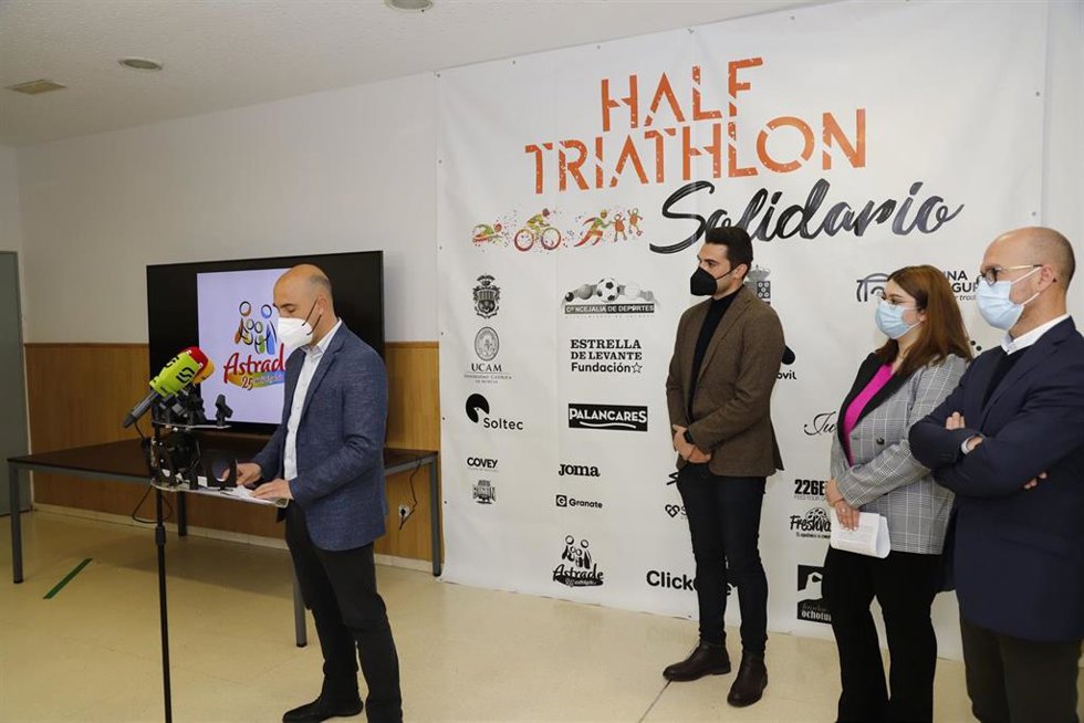 Presentación de las jornadas deportivas solidarias organizadas por la Fundación Ochotumbao