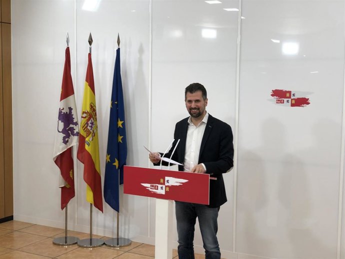 El secretario general del PSOECyL, Luis Tudanca, comparece en rueda de prensa.