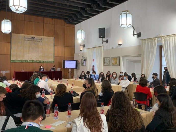 Participantes en la tercera sesión del Parlamento Científico de Jóvenes