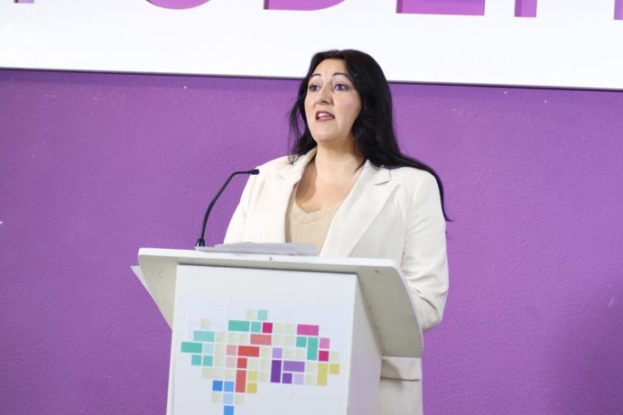 La responsable de Acción Institucional y Municipalismo de Podemos Andalucía, Alejandra Durán, este jueves en rueda de prensa.