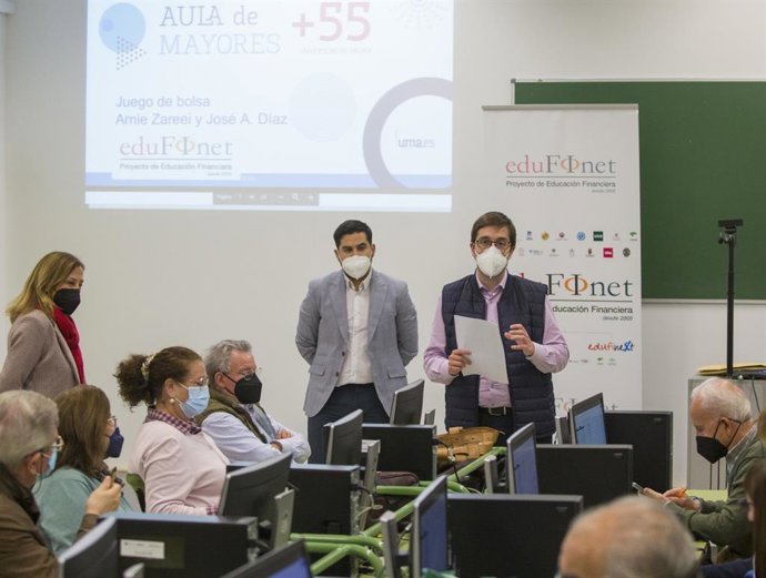 El Proyecto Edufinet de Unicaja y la Universidad de Málaga acercan la educación financiera a mayores