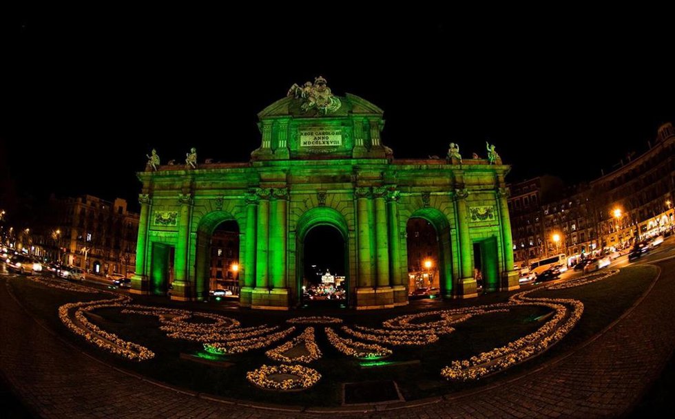 Archivo - Puerta de Alcála de Madrid teñida en verde por San Patricio