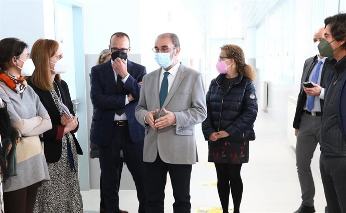 El presidente de Aragón, durante su visita al centro 'Río Sena' de Zaragoza.
