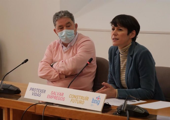 La portavoz nacional del BNG, Ana Pontón, y el alcalde de Pontevedra, Miguel Anxo Fernández Lores, en rueda de prensa