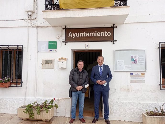 García Egea en su visita a Alcudía de Monteagud, en Almería