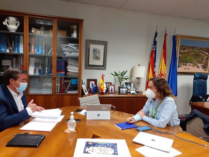 Consell y la dirección del Aeropuerto intensifican su colaboración para reforzar los mercados internacionales