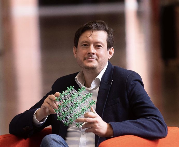 El investigador del Instituto de Ciencia Molecular (ICMol) de la Universitat de Valncia Carlos Martí-Gastaldo