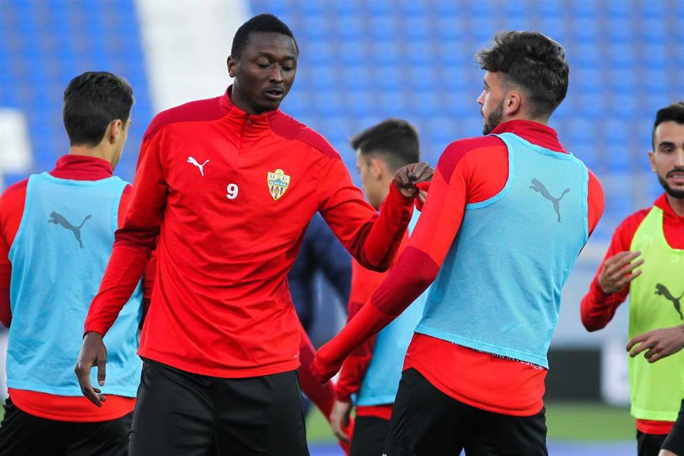 Archivo - Umar Sadiq, delantero del Almería