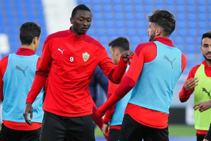 Archivo - Umar Sadiq of UD Almeria and Alex Centelles of UD Almeria during the Spanish second league, Liga SmartBank, football match played between CD Leganes and Almeria  at Municipal de Butarque stadium on February 17, 2021 in Leganes, Spain.