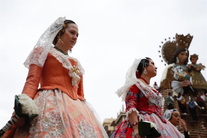 Ofrenda a la Virgen de los Desamparados de las Fallas de Valncia 2022
