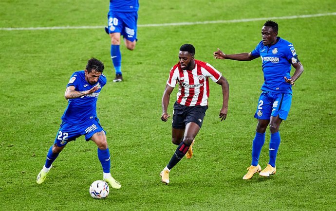 Archivo - Inaki Williams of Athletic Club and Damian Suarez of Getafe CF during the Spanish league, La Liga Santander, football match played between Athletic Club and Getafe CF at San Mames stadium on January 25, 2021 in Bilbao, Spain.