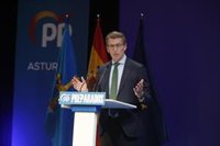 El acto político de Feijóo en Oviedo, interrumpido por un asistente que reivindicó a Casado