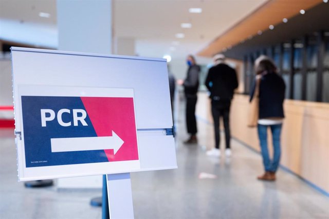 16 March 2022, Saxony, Dresden: A sign reading "PCR" stands in St. John's Corona Test Center at the Palace of Culture.