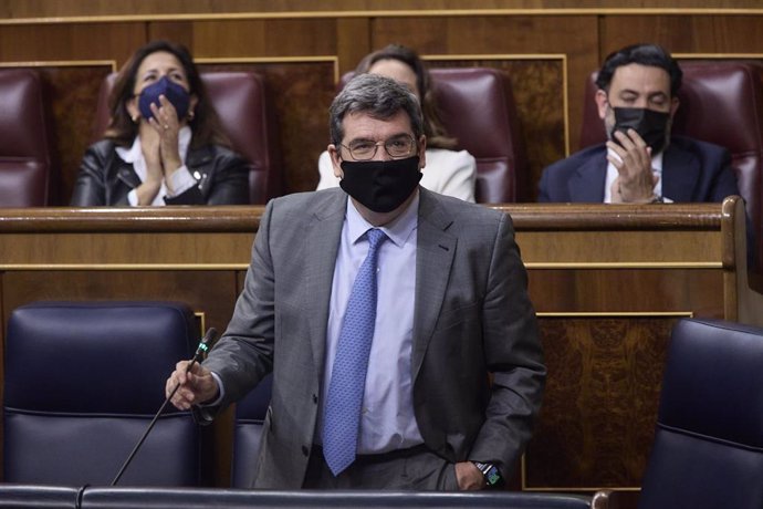 El ministro de Inclusión, Seguridad Social y Migraciones, José Luis Escrivá, interviene en una sesión plenaria, en el Congreso de los Diputados, a 16 de marzo de 2022, en Madrid (España). 