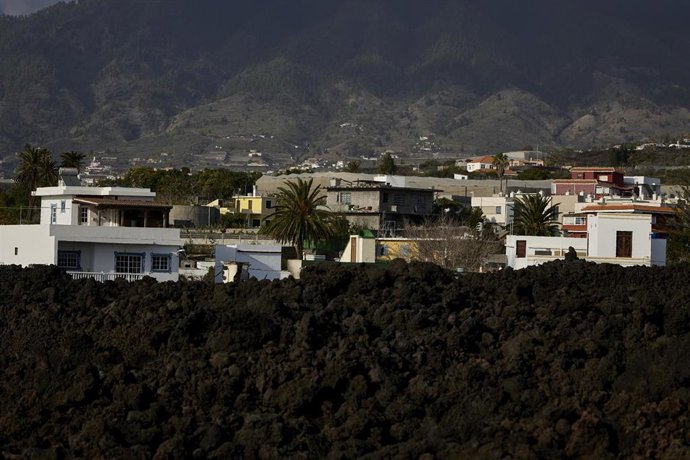 Colcadas de lava cercanas a la vía LP-213, de la carretera de Puerto Naos
