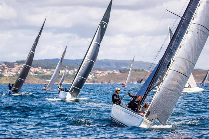 Archivo - El Trofeo Xacobeo pone en marcha la Copa de España de 6 Metros en Sanxenxo